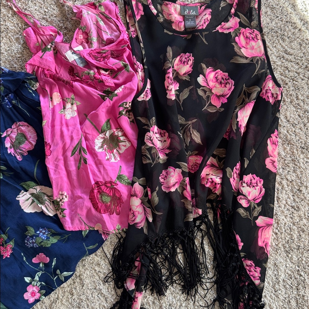 Size small top lot - Picture 9 of 10